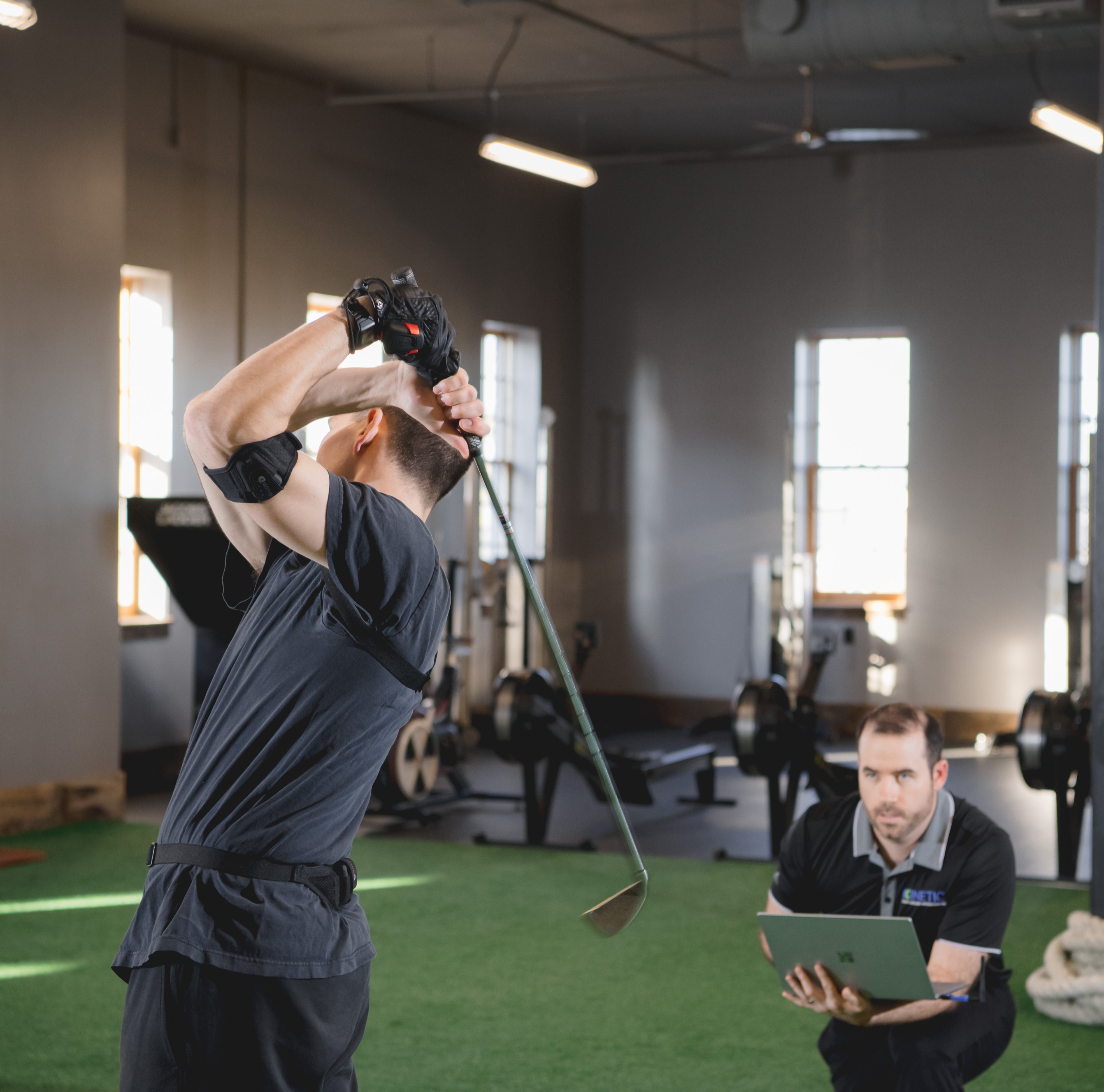 Golfer using 3D motion analysis during sports physical therapy.